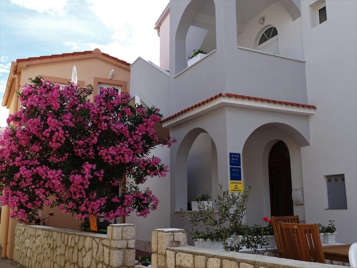 Apartments By The Sea Pag - 16100 パグ エクステリア 写真