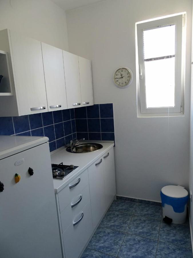 Apartments By The Sea Pag - 16100 パグ エクステリア 写真