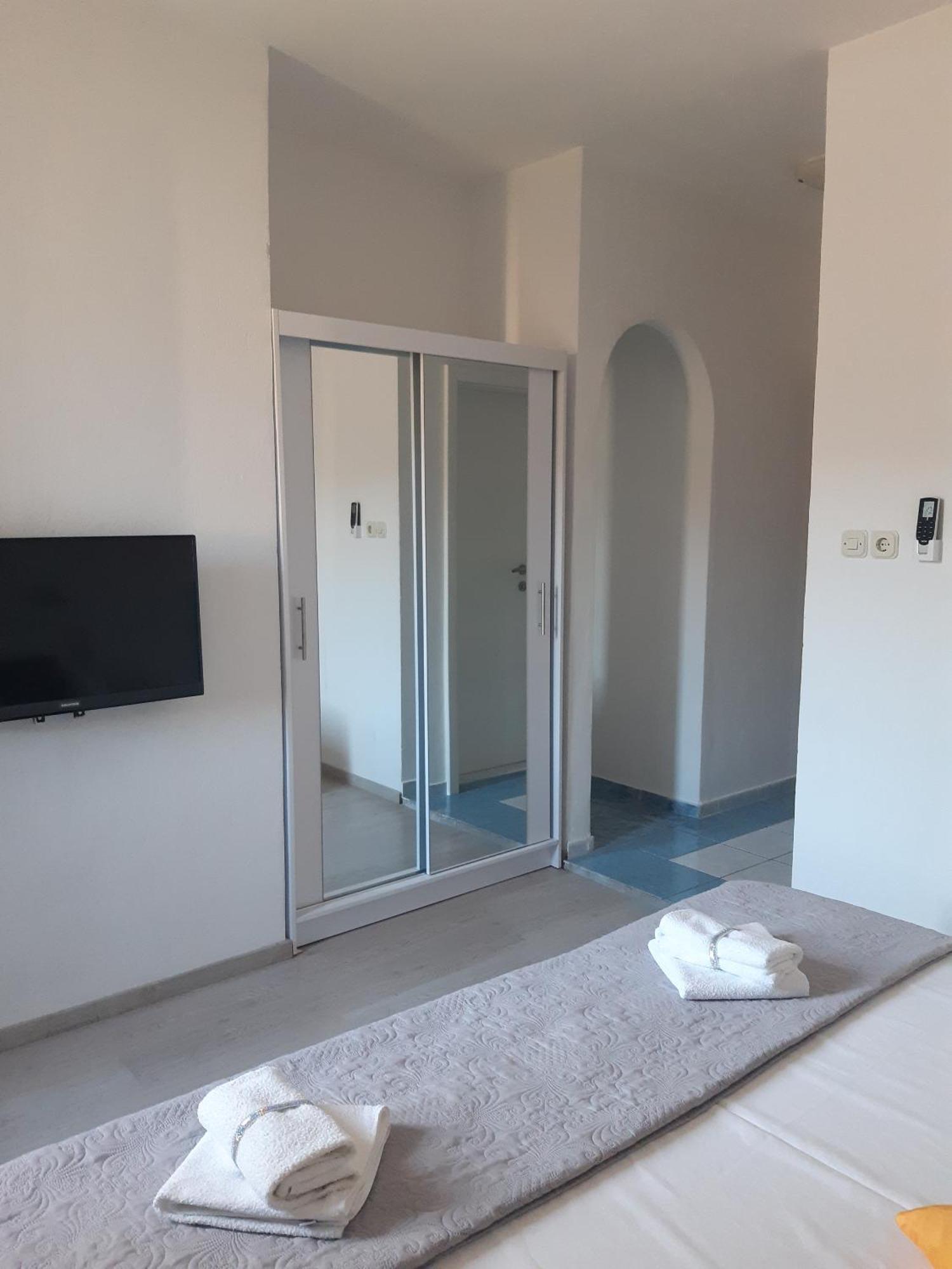 Apartments By The Sea Pag - 16100 パグ 部屋 写真